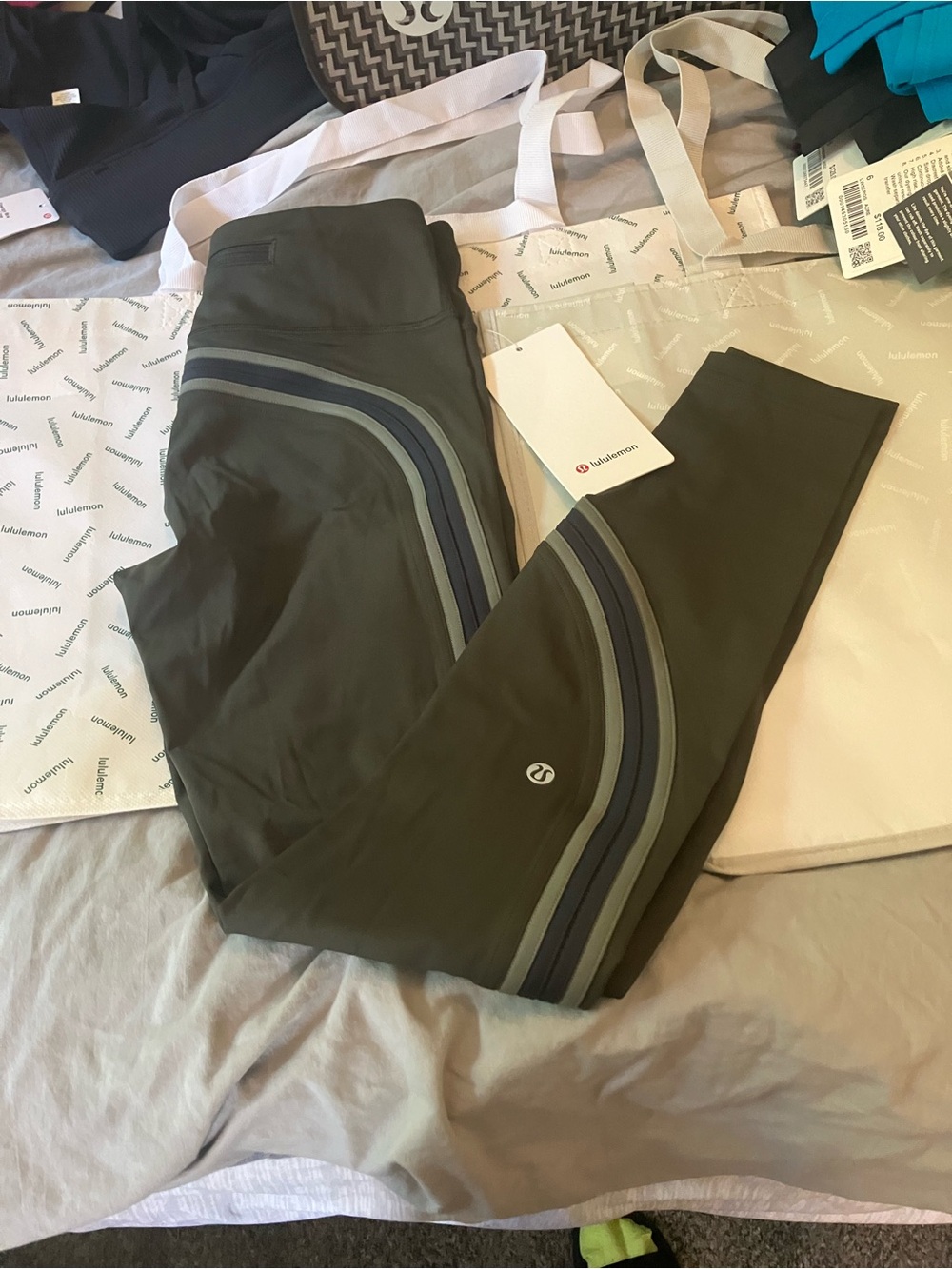 NWT Lululemon Run Crew Tight 28", Sz 6, Dark Olive/Obsidian/Grey Sage